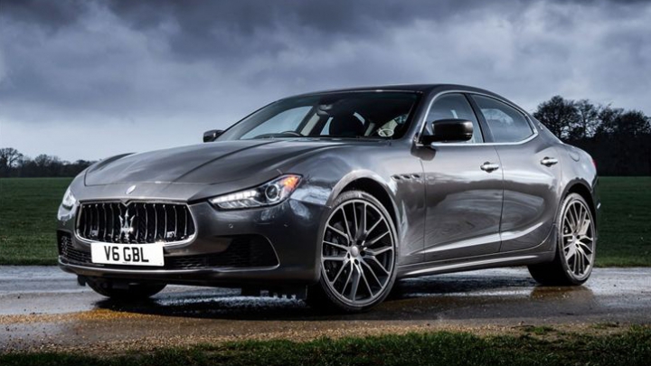 TEST EXTREM! O maşină de lux, pusă la grea încercare prin noroiul din Moldova (FOTO)