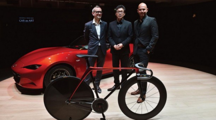 Designerii Mazda au creat o bicicletă şi o canapea în stilul KODO Soul of Motion