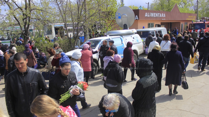 Aglomerație, pomeni și cerșetori la Cimitirul Sf. Lazăr de Paștele Blajinilor (FOTOREPORT)