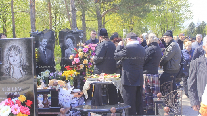 Aglomerație, pomeni și cerșetori la Cimitirul Sf. Lazăr de Paștele Blajinilor (FOTOREPORT)