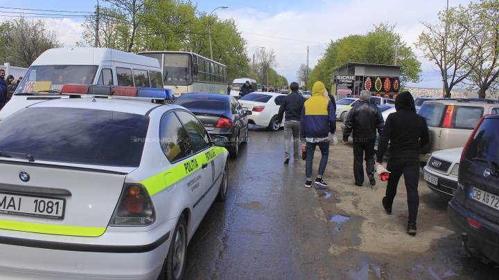 Aglomerație, pomeni și cerșetori la Cimitirul Sf. Lazăr de Paștele Blajinilor (FOTOREPORT)