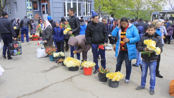 Aglomerație, pomeni și cerșetori la Cimitirul Sf. Lazăr de Paștele Blajinilor (FOTOREPORT)