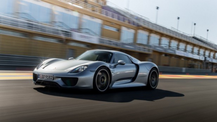 Porsche 918 Spyder face o călătorie de 1000 de km în semn de mulțumire fanilor de pe Facebook