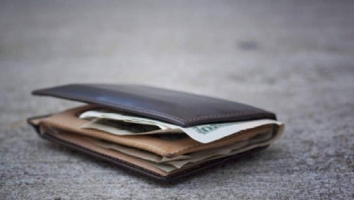 Un bărbat şi-a găsit portofelul pierdut după 14 ani. Surpriza pe care a avut-o când l-a deschis