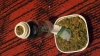 Marijuana în ghivece. Poliţia a desfiinţat o grupare care vindea droguri (FOTO)