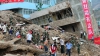 MOMENTUL prăbuşirii unei clădiri din cauza ploilor şi a alunecărilor de teren (VIDEO)