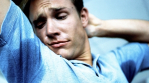 Temperaturile înalte dau ADEVĂRATE bătăi de cap oamenilor care transpiră. Ce recomandă medicii