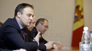 Invitaţii Fabrika văd o lumină aprinsă după întâlnirea şefilor de Legislativ de pe ambele maluri ale Nistrului