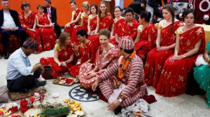 Dragostea sfidează durerea. O franţuzoaică şi un nepalez şi-au unit destinele printre ruine (VIDEO)