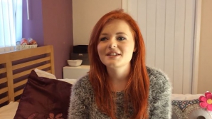 E oarbă, dar impresionează. O tânără a uimit internauţii cu pasiunea sa (VIDEO)