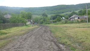 Milioane de lei pentru reparaţia drumurilor locale. Ce trasee vor avea prioritate