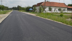 INCREDIBIL! Doi bărbaţi au furat peste 400 de metri de drum asfaltat 