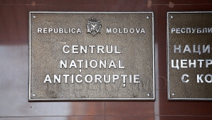 Prinşi în flagrant delict! Doi antreprenori au încercat să mituiască un angajat al Fisc