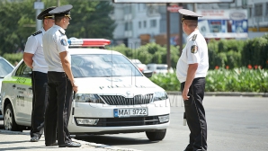 MULȚI ȘOFERI NU ȘTIU ASTA! Cum se circulă corect pe unele drumuri din Chişinău (VIDEO)