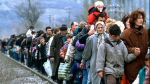 Zeci de milioane de oameni, nevoiţi să-şi părăsească localităţile din cauza NENOROCIRILOR