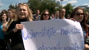 PROTEST în Capitală! Studenții de la ASEM, nemulțumiți de noile reguli la sesiunea de absolvire