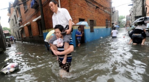 INUNDAŢII în China. O furtună a devastat mii de case în doar câteva ore