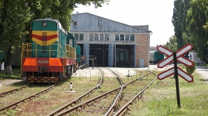 Accident feroviar, sunt victime! Un tren a lovit un tractor blocat pe calea ferată