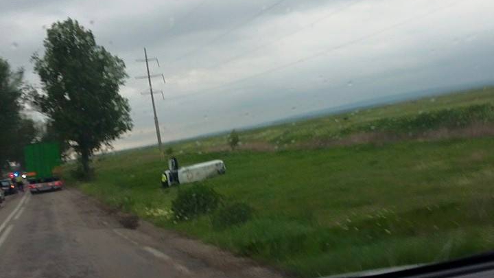 ACCIDENT GRAV: Un microbuz cu cetățeni moldoveni s-a răsturnat în România (FOTO/VIDEO)