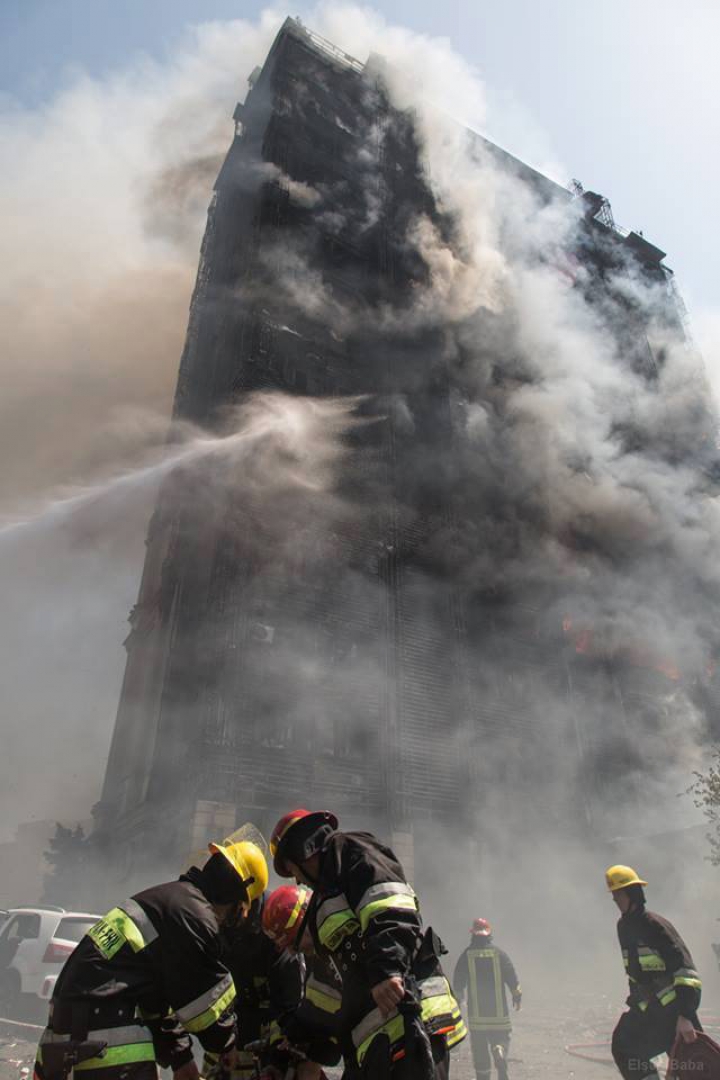 CLIPELE DE GROAZĂ din momentul  incendiului din Azerbaidjan (FOTOREPORT)