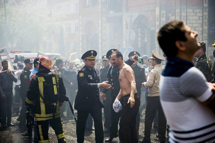 CLIPELE DE GROAZĂ din momentul  incendiului din Azerbaidjan (FOTOREPORT)