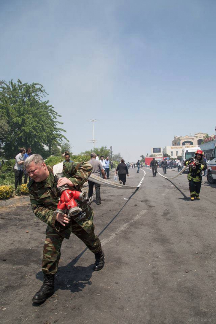 CLIPELE DE GROAZĂ din momentul  incendiului din Azerbaidjan (FOTOREPORT)