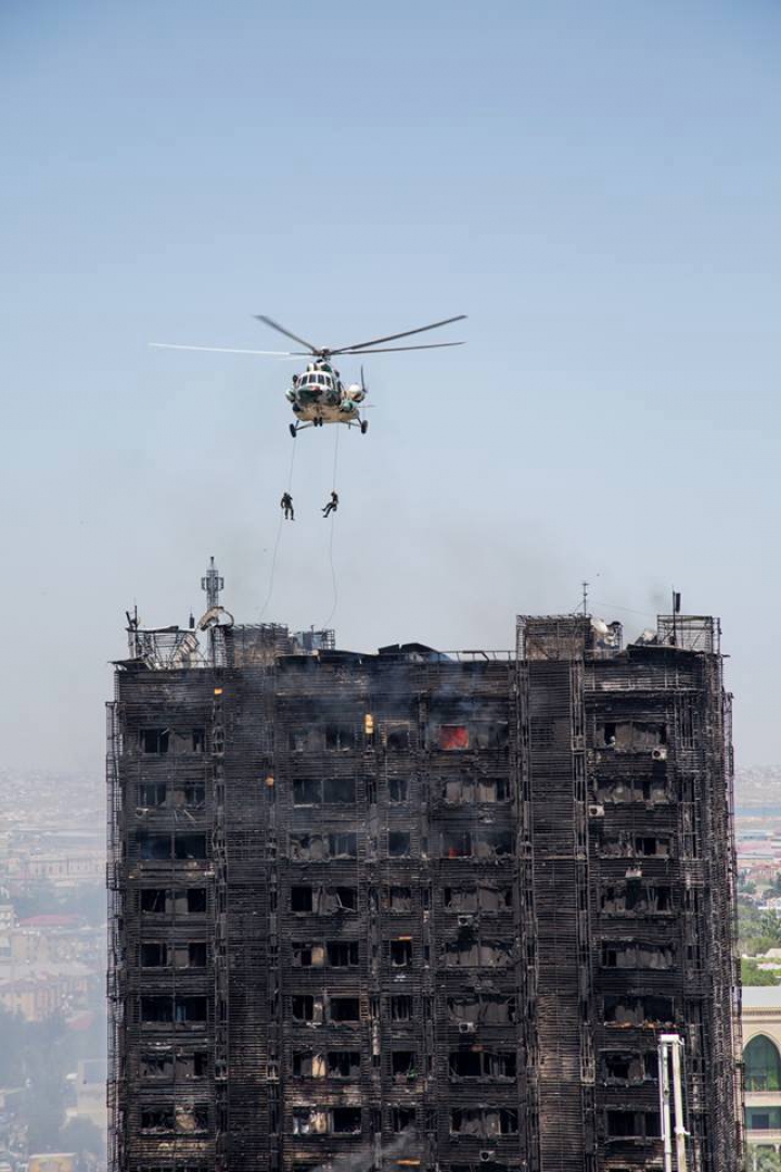 CLIPELE DE GROAZĂ din momentul  incendiului din Azerbaidjan (FOTOREPORT)