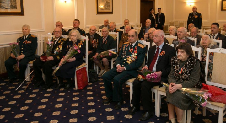 Nicolae Timofti a înmânat medalia comemorativă aniversară unui grup de veterani (FOTO)