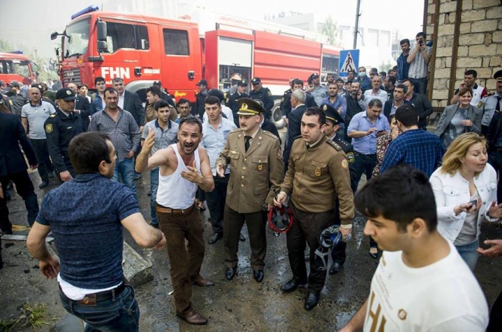 CLIPELE DE GROAZĂ din momentul  incendiului din Azerbaidjan (FOTOREPORT)