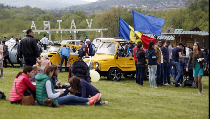 DISTRACŢIE în stil RETRO la Vatra. Cum petrec timpul vizitatorii și care este principala atracție (VIDEO)