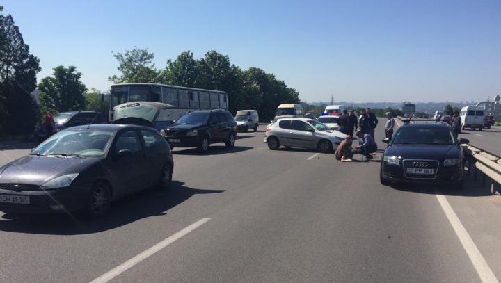 ACCIDENT GRAV la Stăuceni. Au fost implicate mai multe maşini (FOTO/VIDEO)