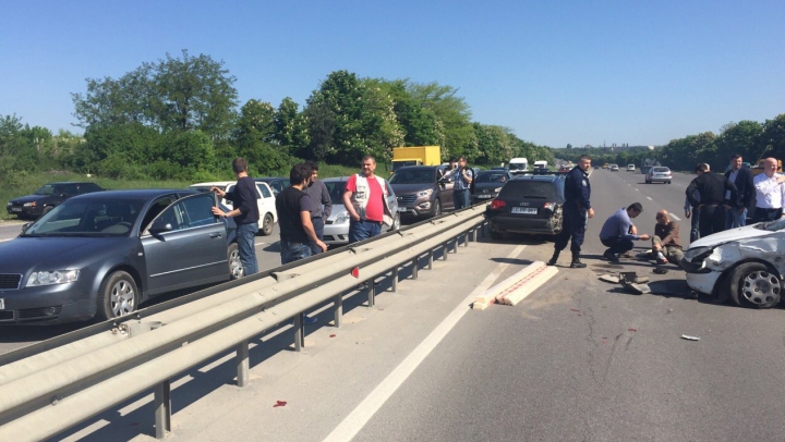 ACCIDENT GRAV la Stăuceni. Au fost implicate mai multe maşini (FOTO/VIDEO)