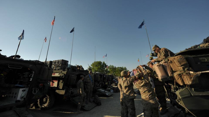 DEMONSTRAȚIE DE FORȚĂ a americanilor în România. Mărșăluiesc cu tehnica grea prin țară (FOTO)