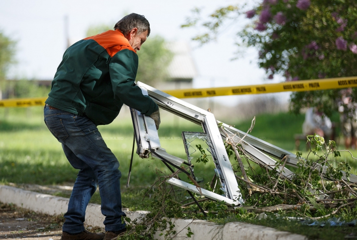 DEZASTRU în case și LACRIMI pe obraji. IMAGINI CUTREMURĂTOARE de la blocul avariat de explozie la Cantemir