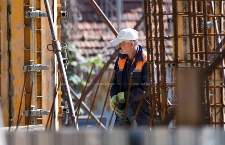 Construcţie cu scandal în centrul Capitalei. Primăria, OBLIGATĂ să autorizeze lucrările (FOTO/VIDEO)