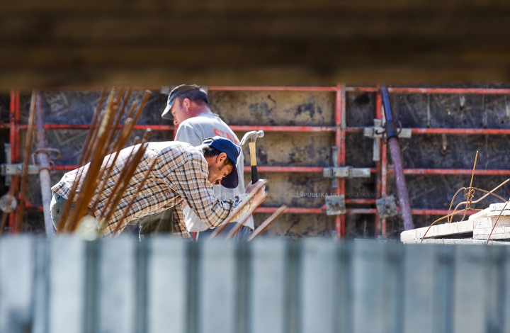 Construcţie cu scandal în centrul Capitalei. Primăria, OBLIGATĂ să autorizeze lucrările (FOTO/VIDEO)