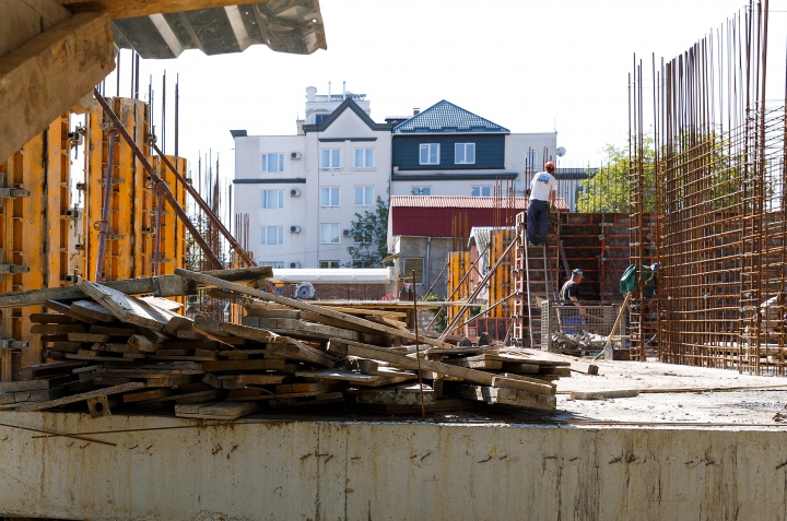 Construcţie cu scandal în centrul Capitalei. Primăria, OBLIGATĂ să autorizeze lucrările (FOTO/VIDEO)