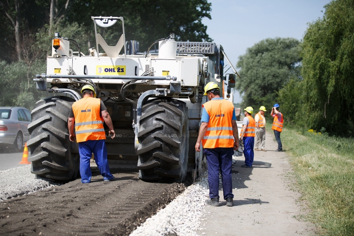 Lucrările sunt în toi! FOTOREPORT de pe șantierul de reabilitare a traseului Chișinău-Ungheni