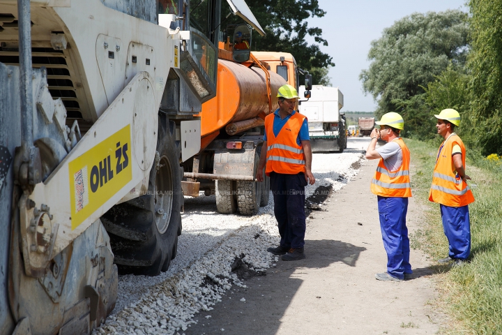 Lucrările sunt în toi! FOTOREPORT de pe șantierul de reabilitare a traseului Chișinău-Ungheni