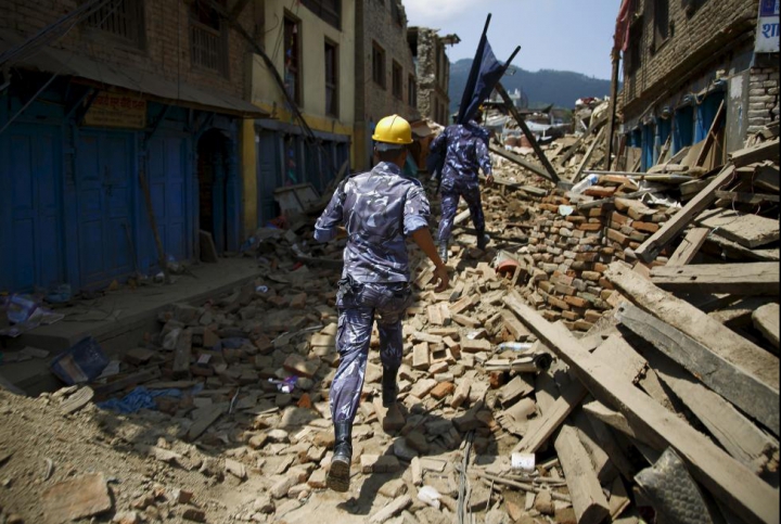 FOTOREPORT: Imagini CATASTROFALE după al doilea seism din Nepal