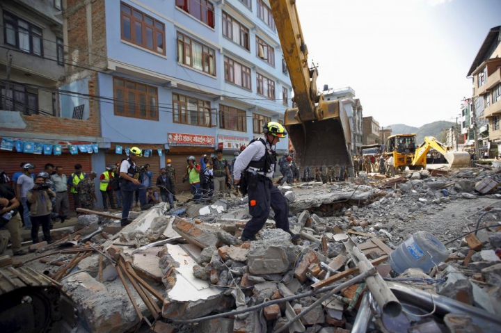 FOTOREPORT: Imagini CATASTROFALE după al doilea seism din Nepal