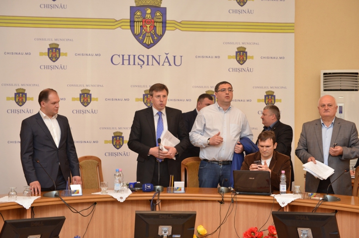 SCANDAL la CMC! Ce se întâmplă când deputaţii intervin în activitatea aleşilor locali (FOTOREPORT)