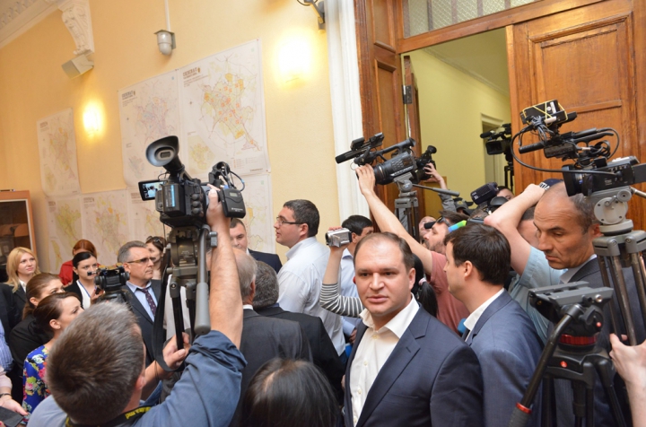 SCANDAL la CMC! Ce se întâmplă când deputaţii intervin în activitatea aleşilor locali (FOTOREPORT)