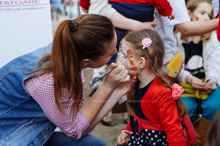 Au luat cu asalt și AU CUCERIT cetatea Sorocii. Mii de moldoveni la Festivalul Medieval