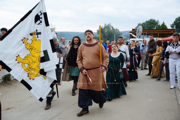 Au luat cu asalt și AU CUCERIT cetatea Sorocii. Mii de moldoveni la Festivalul Medieval