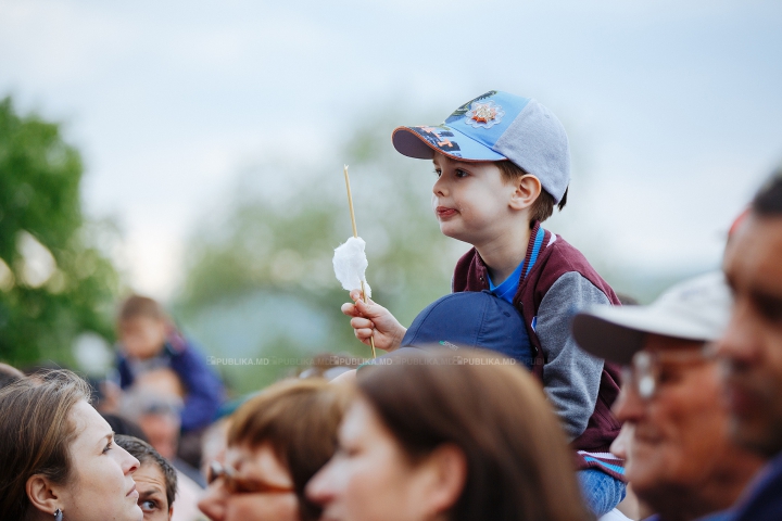 Au luat cu asalt și AU CUCERIT cetatea Sorocii. Mii de moldoveni la Festivalul Medieval