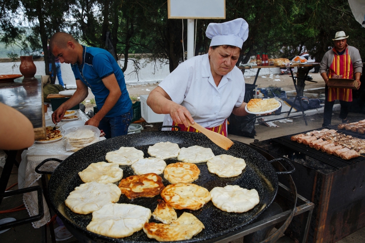 Au luat cu asalt și AU CUCERIT cetatea Sorocii. Mii de moldoveni la Festivalul Medieval