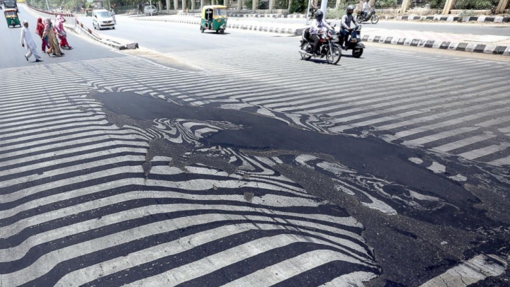 Călduri insuportabile în India. Drumurile publice se topesc văzând cu ochii (FOTO)