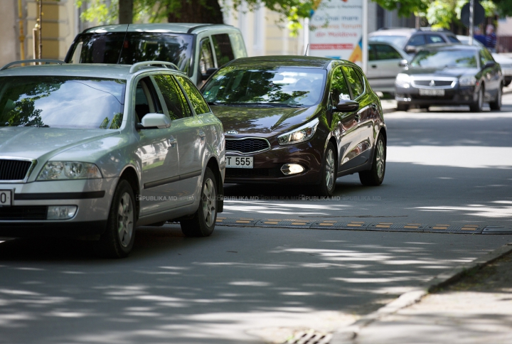 SIGURANŢĂ la trafic! Autorităţile instalează limitatoare de viteză în Capitală (FOTOREPORT)