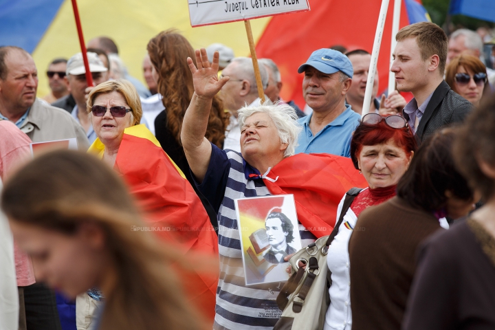 AU SCANDAT PENTRU UNIRE! Cine sunt persoanele de la marșul de sâmbătă FOTOREPORT